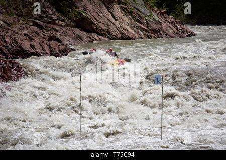 Rafting Wettbewerb. Interrally Belaja 2019. Iner Rally Weiß 2019. Russland Adygeja 05 02 2019 Stockfoto