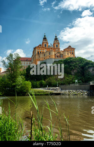 Schöne Sicht auf das Stift Melk (Stift Melk) in der Wachau, auf der Donau Stockfoto