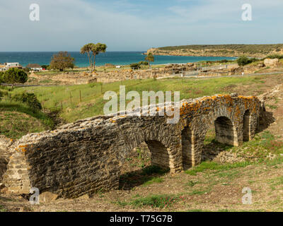 Römische Aquädukt von Punta Paloma. Römische Ruinen von Baelo Claudia, in der Nähe von Tarifa entfernt. Cadiz Spanien. Stockfoto