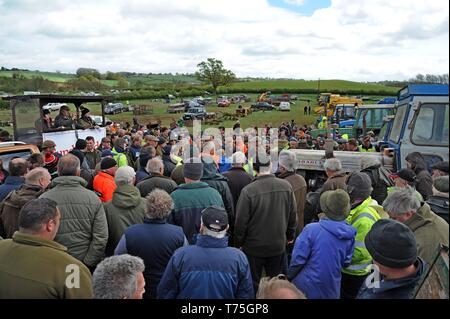 Bauernhof Verkauf von Oldtimer Landmaschinen und Effekte am oberen Venn Farm, Herefordshire 27/4/19. Stockfoto