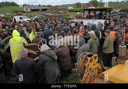 Bauernhof Verkauf von Oldtimer Landmaschinen und Effekte am oberen Venn Farm, Herefordshire 27/4/19. Stockfoto