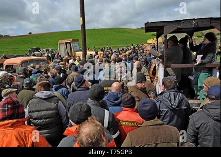 Bauernhof Verkauf von Oldtimer Landmaschinen und Effekte am oberen Venn Farm, Herefordshire 27/4/19. Stockfoto