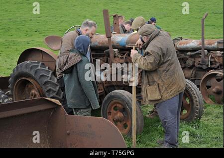 Bauernhof Verkauf von Oldtimer Landmaschinen und Effekte am oberen Venn Farm, Herefordshire 27/4/19. Stockfoto