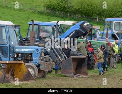 Bauernhof Verkauf von Oldtimer Landmaschinen und Effekte am oberen Venn Farm, Herefordshire 27/4/19. Stockfoto