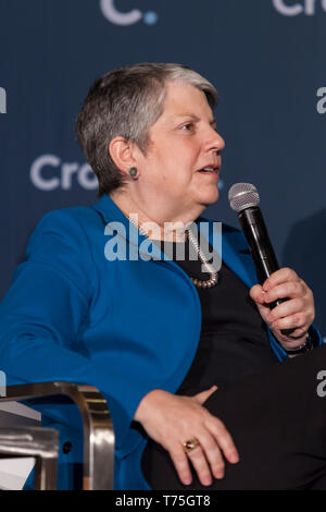 Seattle, Washington: Janet Napolitano an grundsatzrede der QS-Festival. Von Atlas Obscura David Plotz die Diskussion mit dem ehemaligen moderiert Stockfoto