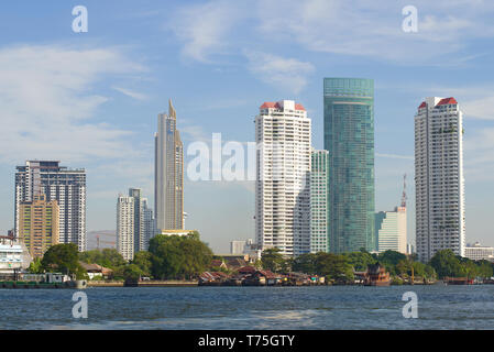 BANGKOK, THAILAND - 02 Januar, 2019: moderne Wolkenkratzer von Bangkok an einem sonnigen Nachmittag Stockfoto