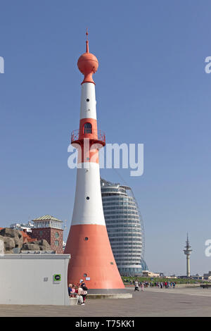 Leuchtturm Minarett und Atlantic Hotel Sail City, WillyBrandt Square, Bremerhaven, Bremen, Deutschland Stockfoto