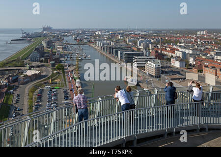 Blick auf den neuen Hafen von der Aussichtsplattform des Atlantic Hotel Sail City, Bremerhaven, Bremen, Deutschland Stockfoto