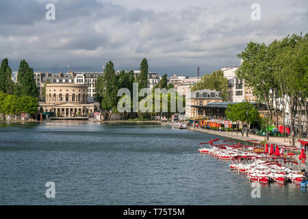 Der künstliche Siehe Bassin de la Villette mit Rotonde de la Villette, Paris, Frankreich | künstlicher See Bassin de la Villette mit La Rotonde auf P Stockfoto