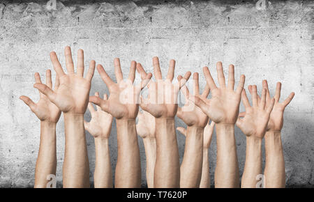 Zeile des Menschen Hand mit fünf Fingern verteilen Stockfoto