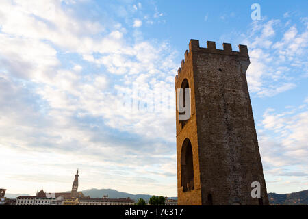 Eine restliche Turm der sechsten Verteidigung Wand in den Jahren 1590-1595 in Florenz, Toskana, Italien abgeschlossen. Stockfoto