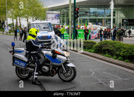 Essen, Ruhrgebiet, Nordrhein-Westfalen, Deutschland - die Polizei in Aktion bei Freitag für zukünftige Demonstration anlässlich des RWE Hauptversammlung Meeti Stockfoto