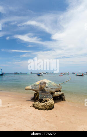 Turtle Denkmal auf Mae Haad Beach, Koh Tao, Thailand Stockfoto