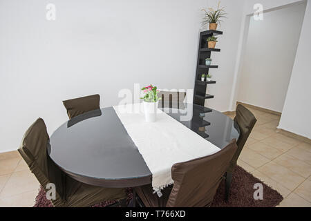Essbereich in Luxus Apartment zeigen Home Übersicht interior design Dekor eingerichtet mit Tisch und Stühlen Stockfoto