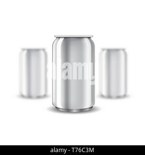 Drei realistische Mock up realistische Aluminium kann auf weißem Hintergrund. Vector Illustration eine scharf und können zwei Dosen Tiefenschärfe Stock Vektor