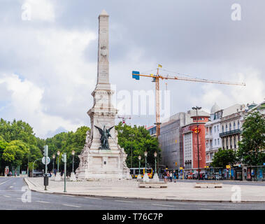 Restauradores Platz und Restauratoren Denkmal (Wiedererlangung der Unabhängigkeit von Spanien), Avenida da Liberdade, Lissabon, Portugal Stockfoto