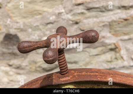 Rost Metall eines alten Viktorianischen Kleider mangle. Stockfoto