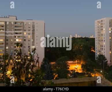 Apartment Gebäude in der zersiedelung von Toronto, Kanada. Stockfoto