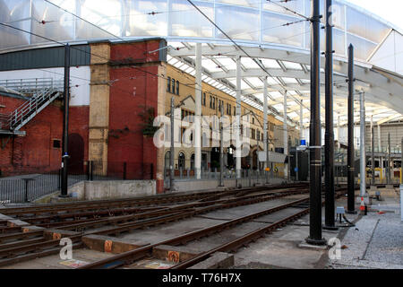 U-Bahn Linien, die durch Victoria Station, lange Millgate, Manchester, UK Stockfoto