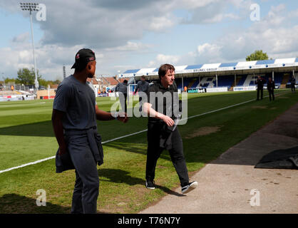 Von Barnsley manager Daniel Stendel kommt für Ihre den Himmel Wette Liga Match gegen Bristol Rovers im Memorial Stadium, Bristol. Stockfoto