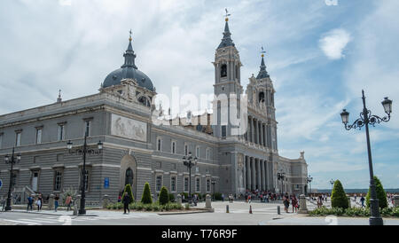 Catedral de la Almudena in Madrid. Stockfoto