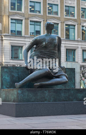 Henry Moore Skulptur eines drapierten Frau, alt, Flo, Stockfoto