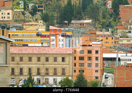 La Paz Innenstadt mit Mi Teleferico, der Luftseilbahn städtischen Nahverkehrssystem, Bolivien Stockfoto
