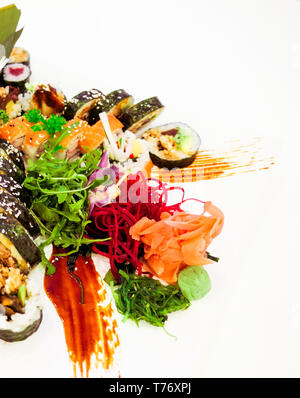 Essen, Reisen und gesund essen Konzept - japanisches Sushi in einem Restaurant zu Mittag, asiatische Küche Stockfoto