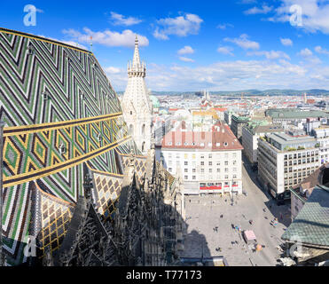 Wien, Wien: Stephansdom (St. Stephansdom), Dach, Turm Heidenturm, Stephansplatz, Wienerwald (Wienerwald) im 01. Altstadt, Stockfoto