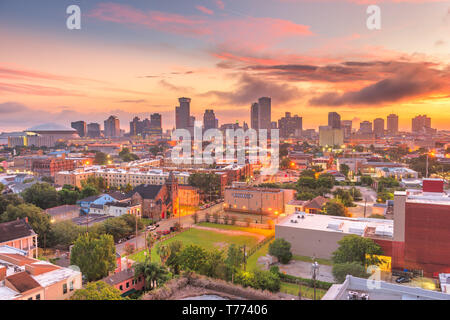 New Orleans, Louisiana, USA Downtown Skyline der Stadt in der Dämmerung. Stockfoto