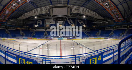 KOSICE, SLOWAKEI - 29 April 2019: indoor Ansicht von Stahl Arena - Eishockey Stadion, in dem Internationalen IIHF Eishockey WM 2019. Stockfoto