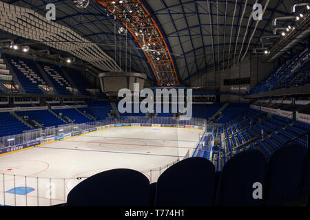 KOSICE, SLOWAKEI - 29 April 2019: indoor Ansicht von Stahl Arena - Eishockey Stadion, in dem Internationalen IIHF Eishockey WM 2019. Stockfoto