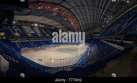 KOSICE, SLOWAKEI - 29 April 2019: indoor Ansicht von Stahl Arena - Eishockey Stadion, in dem Internationalen IIHF Eishockey WM 2019. Stockfoto