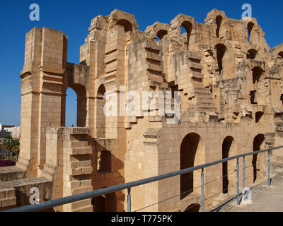 Fragment der alten römischen Amphitheater von El Jem in Tunesien, horizontale Foto Stockfoto