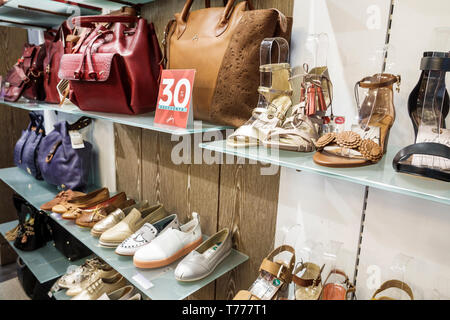 Cartagena Kolumbien, Bocagrande, Square Mall Plaza, außen, Schild, vertikales Einkaufszentrum, Shopping Shopper Shopper Shop Shops Markt Märkte Marke Stockfoto