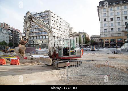 Belgrad, Serbien - 25. April 2019. Belgrad Platz der Republik unter Rekonstruktion durch schwere Maschinen. Belgrad ist die Hauptstadt von Serbien. Stockfoto