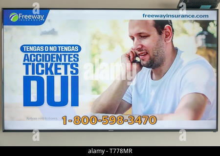Cartagena Kolumbien, TV-Bildschirm Flachbildschirm, Werbung Werbung Werbung Werbung, Autobahn Versicherung, DUI Abdeckung, Verkehrsunfall Stockfoto