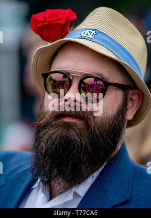 Louisville, KY, USA. 4. Mai, 2019. Mai 4, 2019: Szenen aus Kentucky Derby Tag an Churchill Downs am 4. Mai 2019 in Louisville, Kentucky. /Scott Serio/Eclipse Sportswire/CSM/Alamy leben Nachrichten Stockfoto