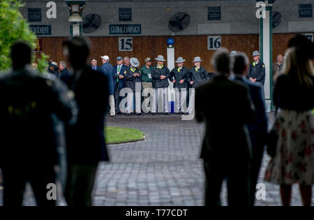 Louisville, KY, USA. 4. Mai, 2019. Mai 4, 2019: Szenen aus Kentucky Derby Tag an Churchill Downs am 4. Mai 2019 in Louisville, Kentucky. /Scott Serio/Eclipse Sportswire/CSM/Alamy leben Nachrichten Stockfoto