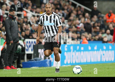 Newcastle upon Tyne, Großbritannien. 04 Mai, 2019. Newcastle United Salomon Rondon während der Premier League Match zwischen Newcastle United und Liverpool in der St. James's Park entfernt. Nur die redaktionelle Nutzung, eine Lizenz für die gewerbliche Nutzung erforderlich. Keine Verwendung in Wetten, Spiele oder einer einzelnen Verein/Liga/player Publikationen. Foto darf nur für Zeitung und/oder Zeitschrift redaktionelle Zwecke verwendet werden. Credit: MI Nachrichten & Sport/Alamy leben Nachrichten Stockfoto