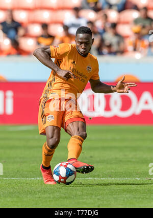 Texas, USA. 04 Mai, 2019. Mai 04, 2019 Houston Dynamo Verteidiger Maynor Figueroa (15) Bei einem Match zwischen FC Dallas und Houston Dynamo bei BBVA Compass Stadion in Houston, Texas. Die endgültige Houston Dynamo schlägt den FC Dallas 2-1 Maria Lysaker/CSM Credit: Cal Sport Media/Alamy leben Nachrichten Stockfoto