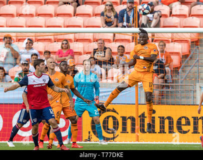 Texas, USA. 04 Mai, 2019. Mai 04, 2019 Houston Dynamo vorwärts Albertino Elis (17) Bei einem Match zwischen FC Dallas und Houston Dynamo bei BBVA Compass Stadion in Houston, Texas. Die endgültige Houston Dynamo schlägt den FC Dallas 2-1 Maria Lysaker/CSM Credit: Cal Sport Media/Alamy leben Nachrichten Stockfoto