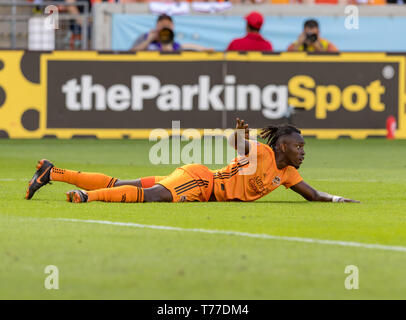 Texas, USA. 04 Mai, 2019. Mai 04, 2019 Houston Dynamo vorwärts Albertino Elis (17), nachdem bei einem Match zwischen FC Dallas und Houston Dynamo bei BBVA Compass Stadion in Houston, Texas ausgelöst wird. Die endgültige Houston Dynamo schlägt den FC Dallas 2-1 Maria Lysaker/CSM Credit: Cal Sport Media/Alamy leben Nachrichten Stockfoto