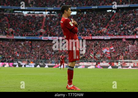 München, Deutschland. 04 Mai, 2019. FC Bayern München, Hannover 96, Robert Lewandowski, Bayern München, FC Bayern, FCB, München, München, Bild, Geste, Jubel, Ziel der 1:0 | Nutzung der weltweiten Kredit: dpa/Alamy leben Nachrichten Stockfoto