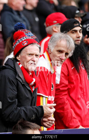 London, Großbritannien. 04 Mai, 2019. Charlton Athletic Fans während der efl Sky Bet Liga 1 Übereinstimmung zwischen Charlton Athletic und Rochdale im Valley, London, England, am 4. Mai 2019. Nur die redaktionelle Nutzung, eine Lizenz für die gewerbliche Nutzung erforderlich. Keine Verwendung in Wetten, Spiele oder einer einzelnen Verein/Liga/player Publikationen. Credit: UK Sport Pics Ltd/Alamy leben Nachrichten Stockfoto