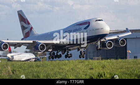 Richmond, British Columbia, Kanada. 28 Apr, 2019. Einen British Airways Boeing 747-400 (G-CIVN) breit - Körper jetliner landet auf Vancouver International Airport. Credit: bayne Stanley/ZUMA Draht/Alamy leben Nachrichten Stockfoto