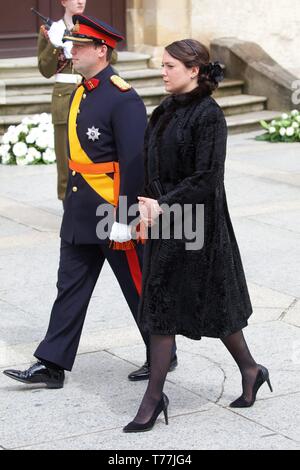 Luxemburg. 04 Mai, 2019. Beerdigung von verstorbenen Großherzog Jean von Luxemburg auf saturdaynoon 4. Mai 2019 in der Kathedrale von Luxemburg, diese Bilder: Ausfahrt der Großherzoglichen Familie der Kathedrale nach dem eigenen Begräbnis in der Krypta der Kathedrale. SŽbastien Prinz und Prinzessin Alexandra von Luxemburg. Obligatorische Photo Credit: ÒLUXPRESS/Jean-Claude Ernst" LUXPRESS PressAgency 2, rue De Malines, L-2123 LUXEMBURG Mobil: +352 661 432343. *** Hinweise an die Redaktion: 1. Keine Verwendung für Werbezwecke 2. Kein Modell Release 3. Keine Verantwortung für den Missbrauch mit Ina Credit: CO Stockfoto