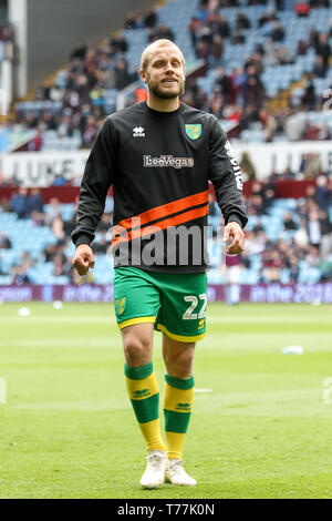 Birmingham, Großbritannien. 05 Mai, 2019. Teemu Pukki von Norwich City begrüßt die Reisen der Fans während der efl Sky Bet Championship Match zwischen Aston Villa und Norwich City in der Villa Park, Birmingham, England am 5. Mai 2019. Nur die redaktionelle Nutzung, eine Lizenz für die gewerbliche Nutzung erforderlich. Keine Verwendung in Wetten, Spiele oder einer einzelnen Verein/Liga/player Publikationen. Credit: UK Sport Pics Ltd/Alamy leben Nachrichten Stockfoto