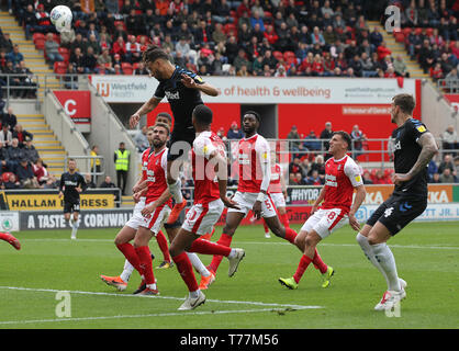 Rotherham, Großbritannien. 5 Mai, 2019. Ryan Shotton von Middlesbrough Köpfe am Ziel während der Sky Bet Championship Match zwischen Rotherham United und Middlesbrough im New York Stadium, Rotherham am Sonntag, den 5. Mai 2019. Nur die redaktionelle Nutzung, eine Lizenz für die gewerbliche Nutzung erforderlich. Keine Verwendung in Wetten, Spiele oder einer einzelnen Verein/Liga/player Publikationen. Foto darf nur für Zeitung und/oder Zeitschrift redaktionelle Zwecke verwendet werden. Credit: MI Nachrichten & Sport/Alamy leben Nachrichten Stockfoto