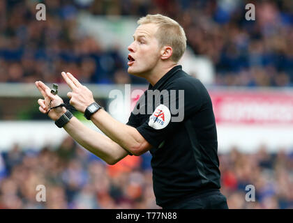 Ipswich, Großbritannien. 05 Mai, 2019. IPSWICH, UINTED KÖNIGREICH. 05 Mai, 2019 Schiedsrichter Gavin Ward bei Sky Bet Championship Match zwischen Ipswich Town und Leeds United am Portman Road, Ipswich am 05. Mai 2019 Credit: Aktion Foto Sport/Alamy leben Nachrichten Stockfoto